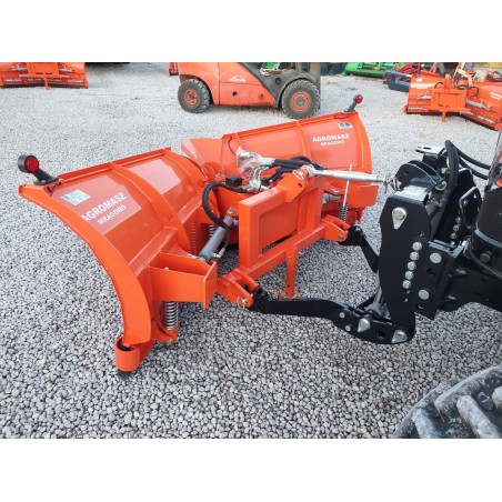 Zestaw komunalny LOVOL M754 TUZ + pług strzałka 2,30m+ piaskarka PK 550