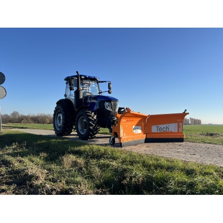 Zestaw komunalny LOVOL M904 TUZ + pług strzałka 3,0m + piaskarka PK1200