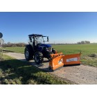 Zestaw komunalny LOVOL M904 TUZ + pług strzałka 3,0m + piaskarka PK1200