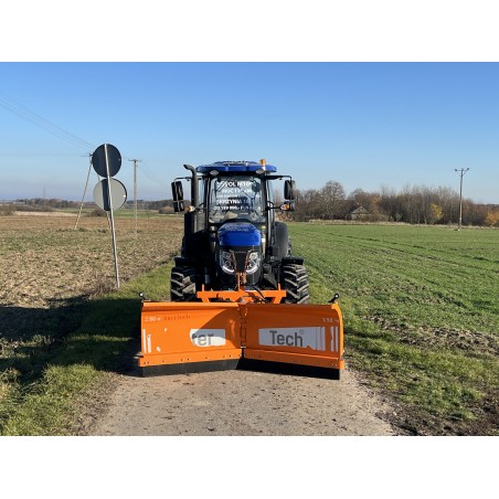 Zestaw komunalny LOVOL M904 TUZ + pług strzałka 3,0m + piaskarka PK1200