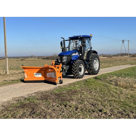 Zestaw komunalny LOVOL M904 TUZ + pług strzałka 3,0m + piaskarka PK1200